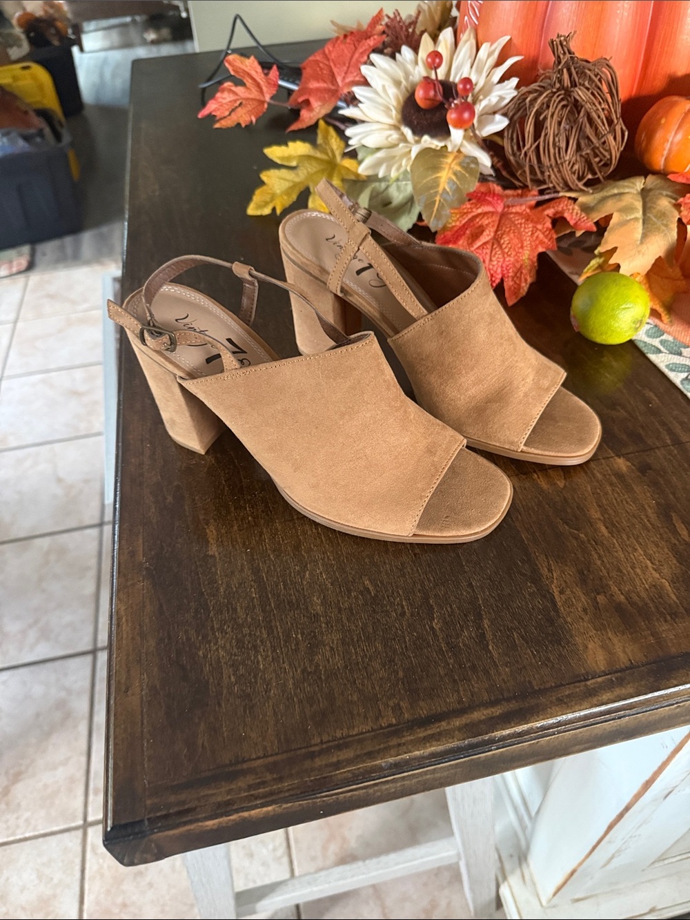Open-Toe Tan Suede Block Heel Slingback Sandals